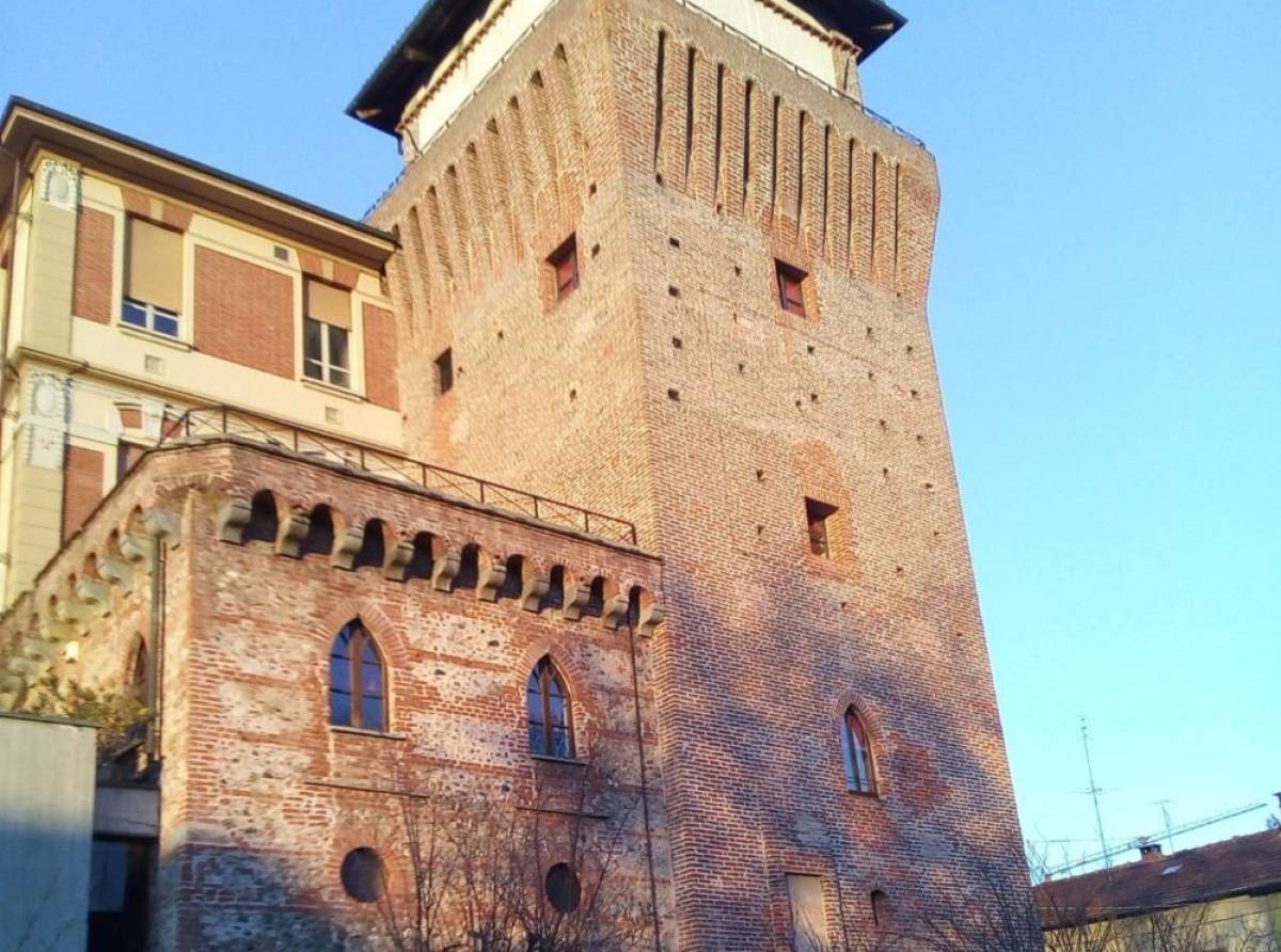 Morte perinatale. Il Comune aderisce alla giornata internazionale e illumina di rosa e azzurro la Torre medievale